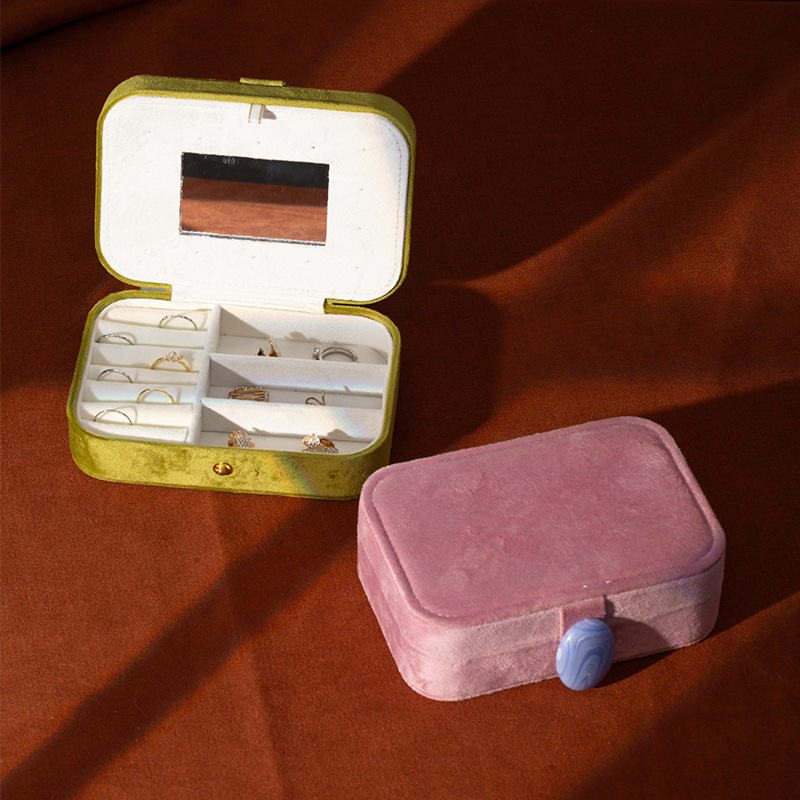 Travel Accessories In Store - صندوق مجوهرات مورانديس من المخمل قادر